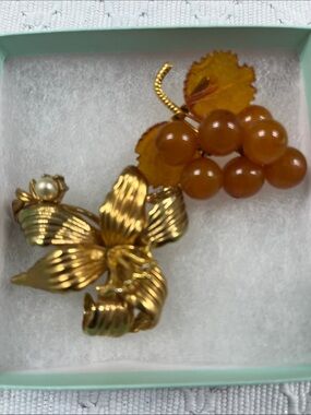 Bundle of 2 MCM BROOCHES